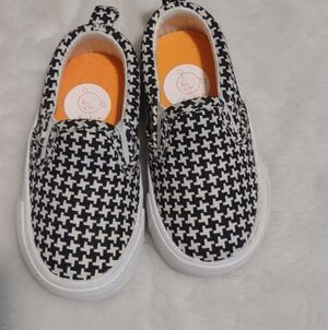 Tula shoes for girls size 4